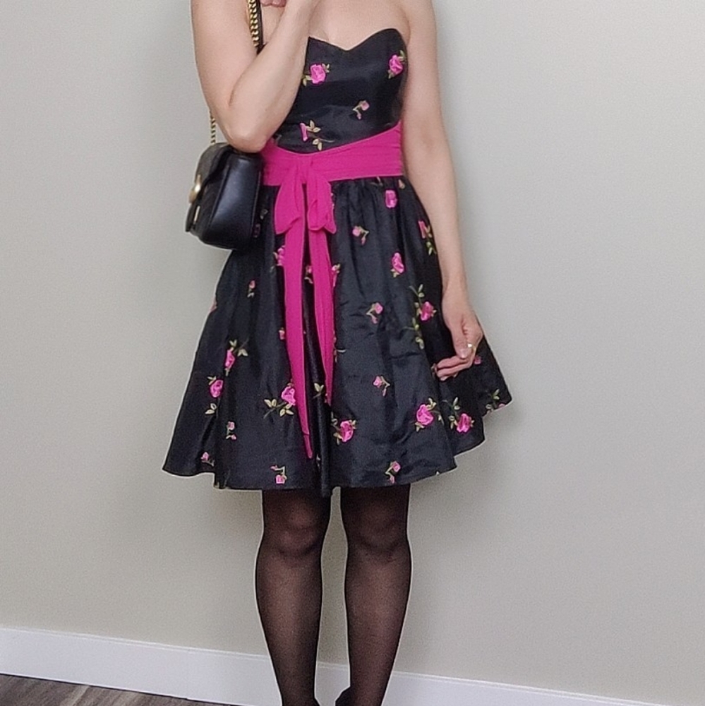 Betsey Johnson EVENING COLLECTION Size 0 Black satin dress with pink embroidered